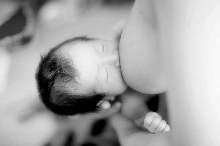 授乳写真サンプル画像